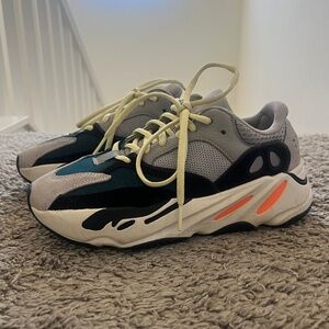 Yeezy 700 Boost wave runner